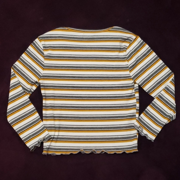 ๐ด ๐๏ธ FREE* Striped 3/4 Sleeved Lettuce-Hem Ribbed Top ๐ด - Picture 6 of 10